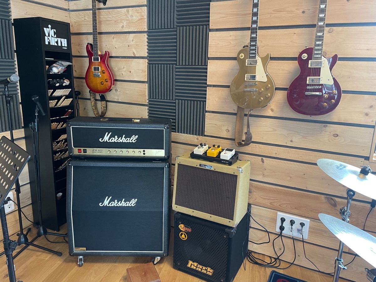 Amplis Marshall et guitares